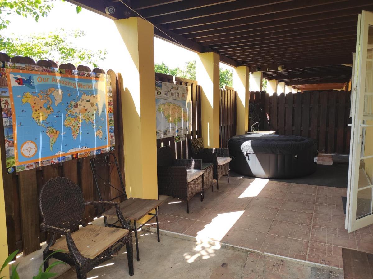 Montego Bay Garden Studio エクステリア 写真