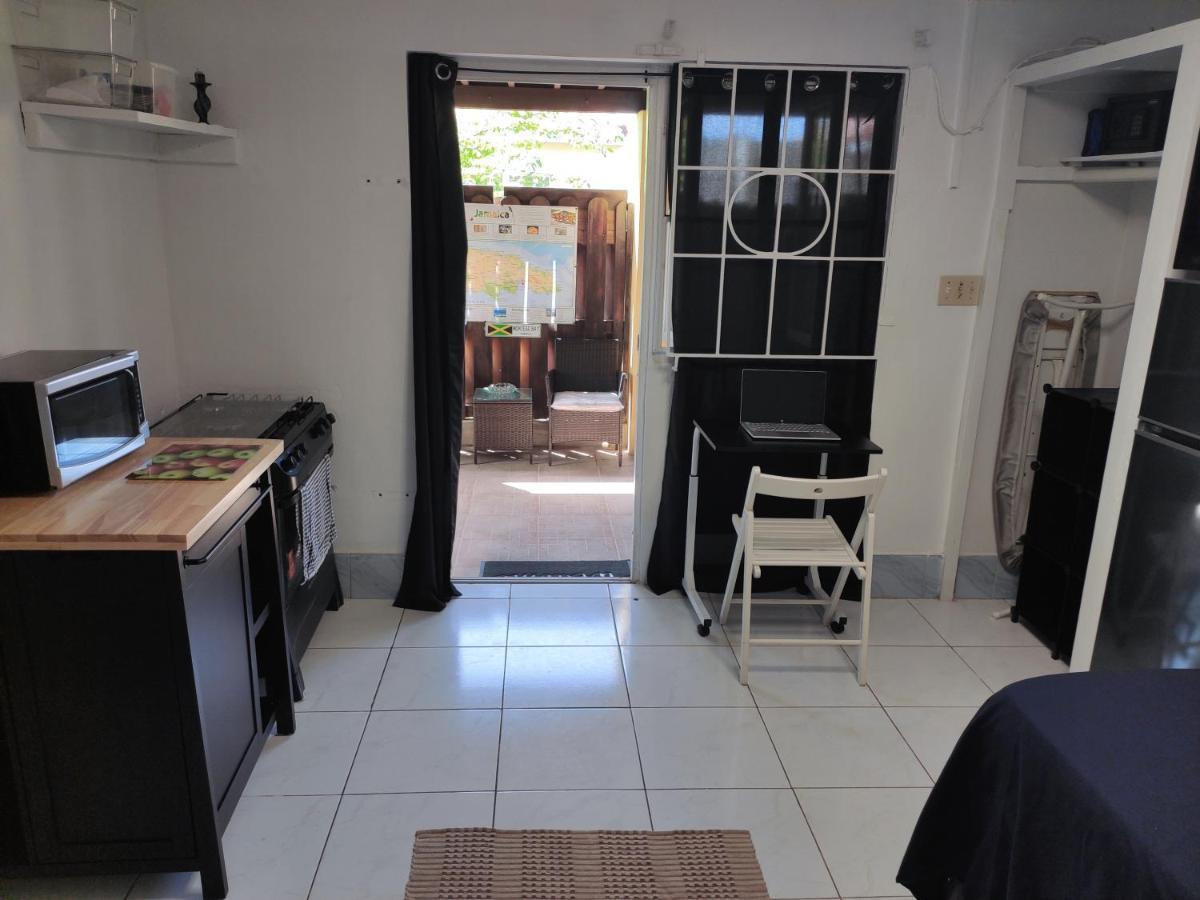 Montego Bay Garden Studio エクステリア 写真